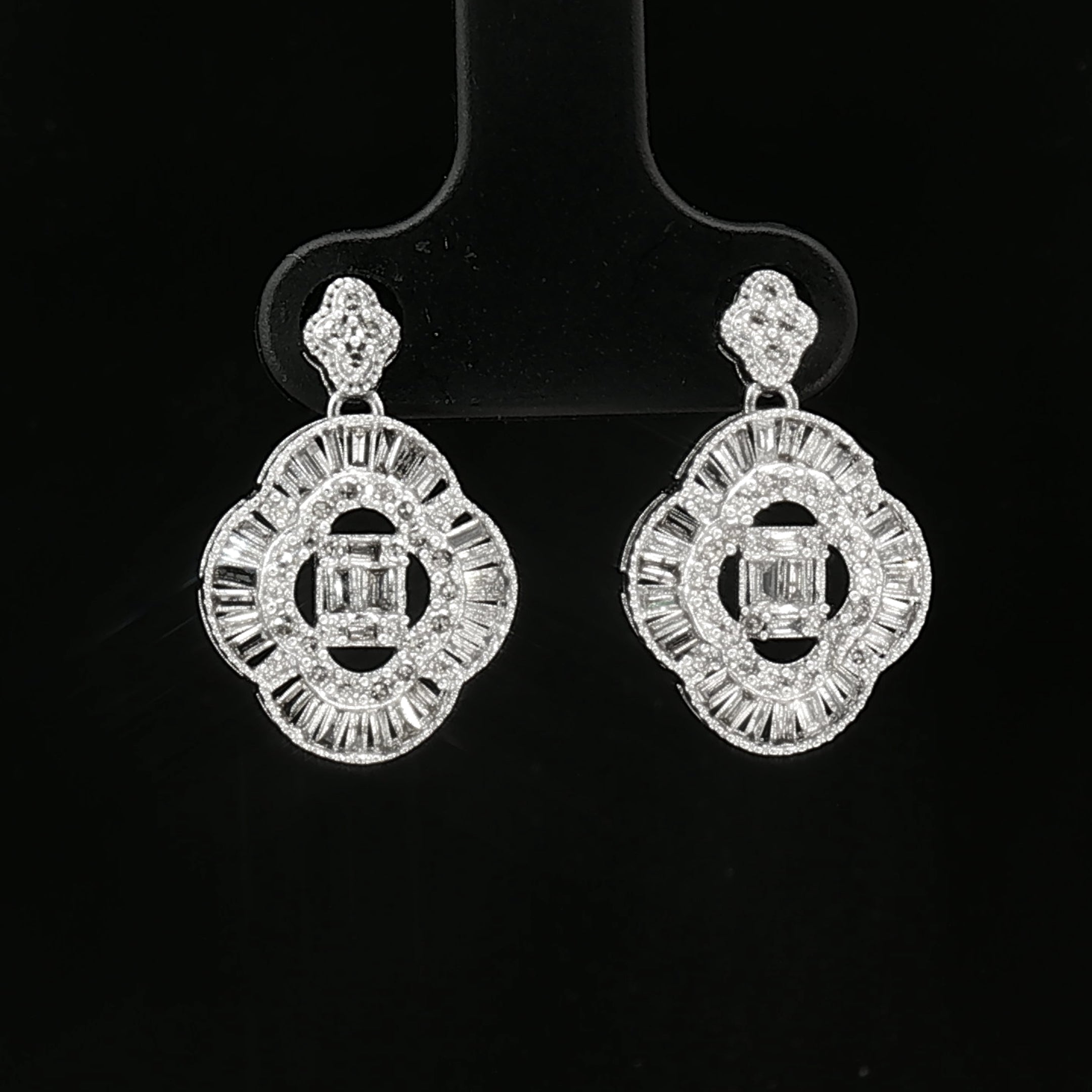 18k White Gold Clover Dangle Earrings – 1.00ct Natural Round & Baguette Diamond Design