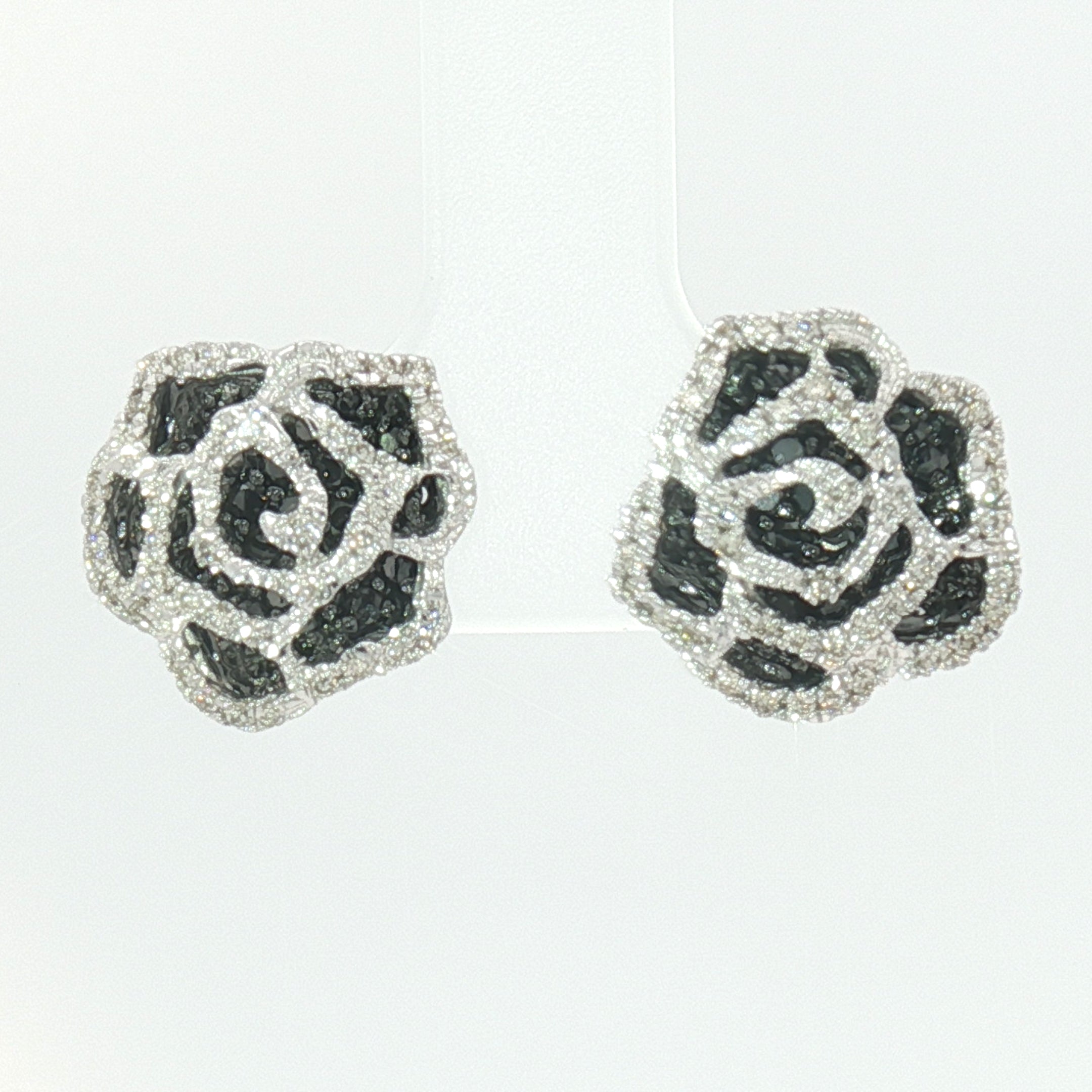 118k White Gold 3D Rose Stud Earrings – 1.00ct Black & Colourless Natural Brilliant-Cut Diamonds