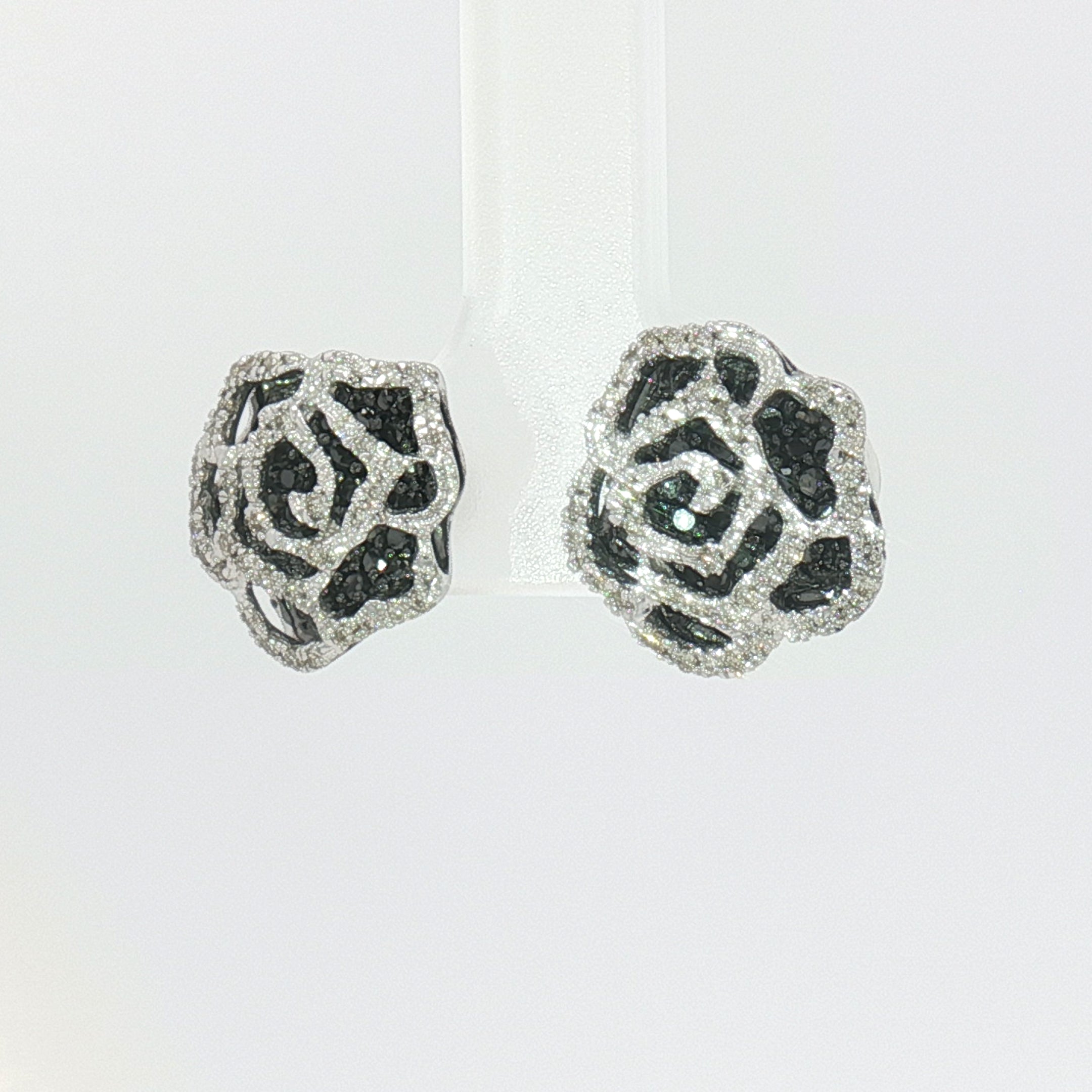 118k White Gold 3D Rose Stud Earrings – 1.00ct Black & Colourless Natural Brilliant-Cut Diamonds