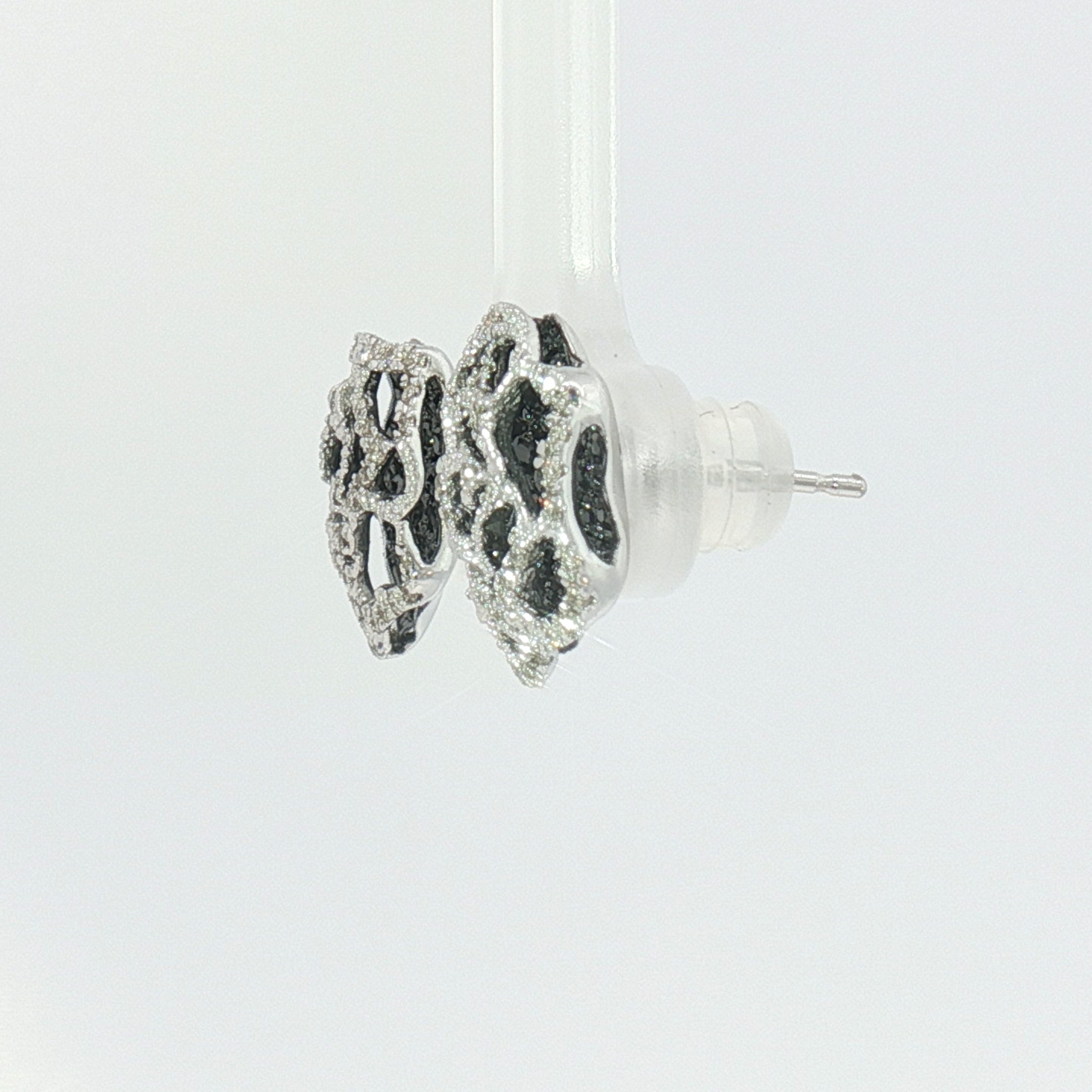 118k White Gold 3D Rose Stud Earrings – 1.00ct Black & Colourless Natural Brilliant-Cut Diamonds