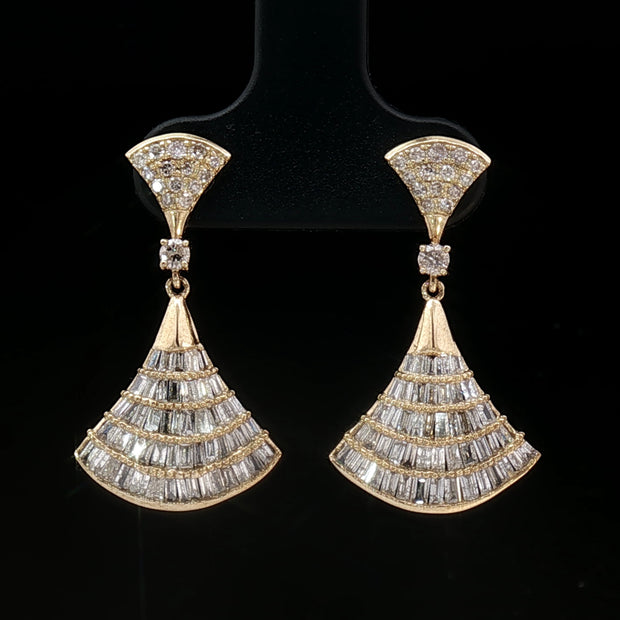 18k yellow gold dangle earrings with 1.20ct natural round and baguette diamonds