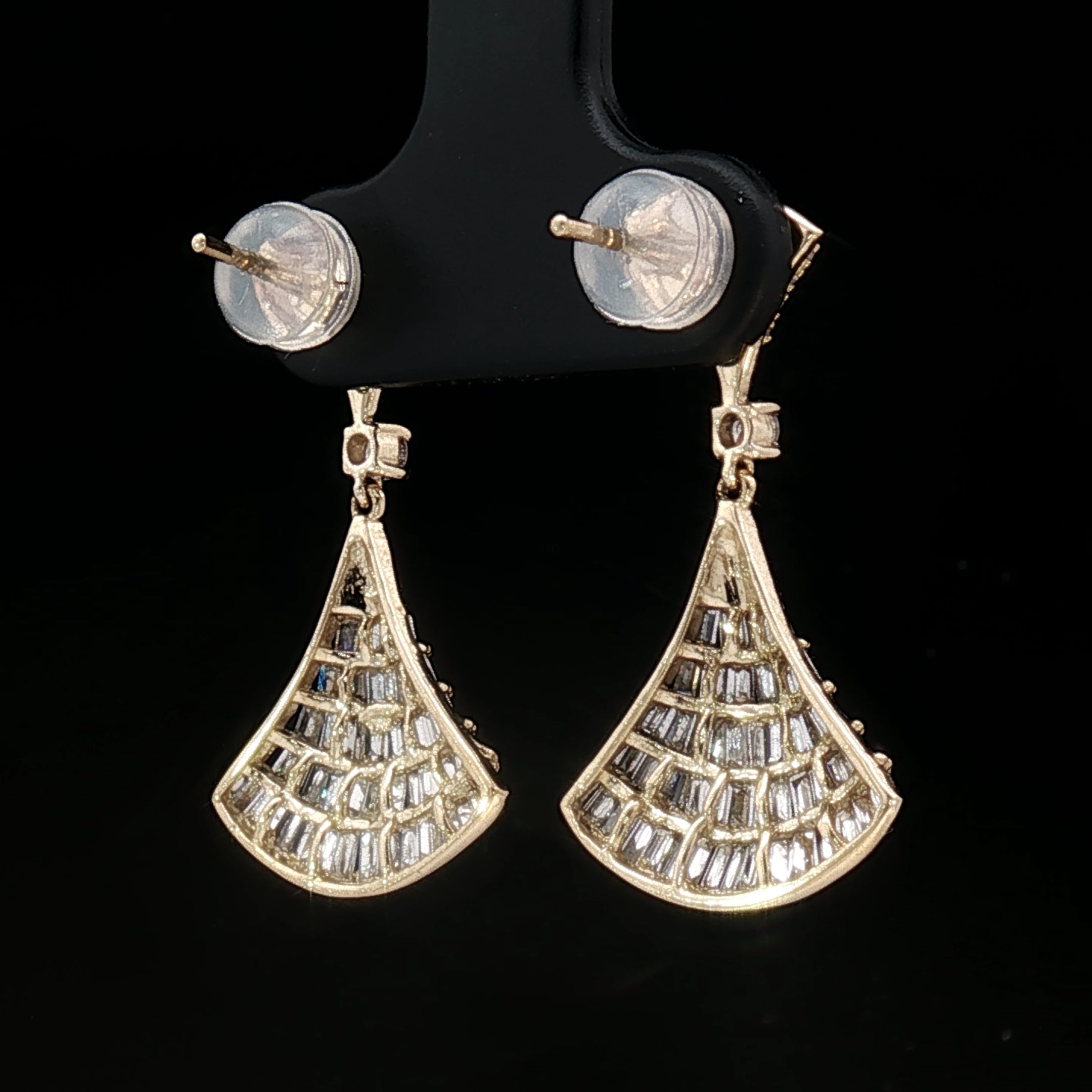 Luxury yellow gold fan design earrings with natural diamonds