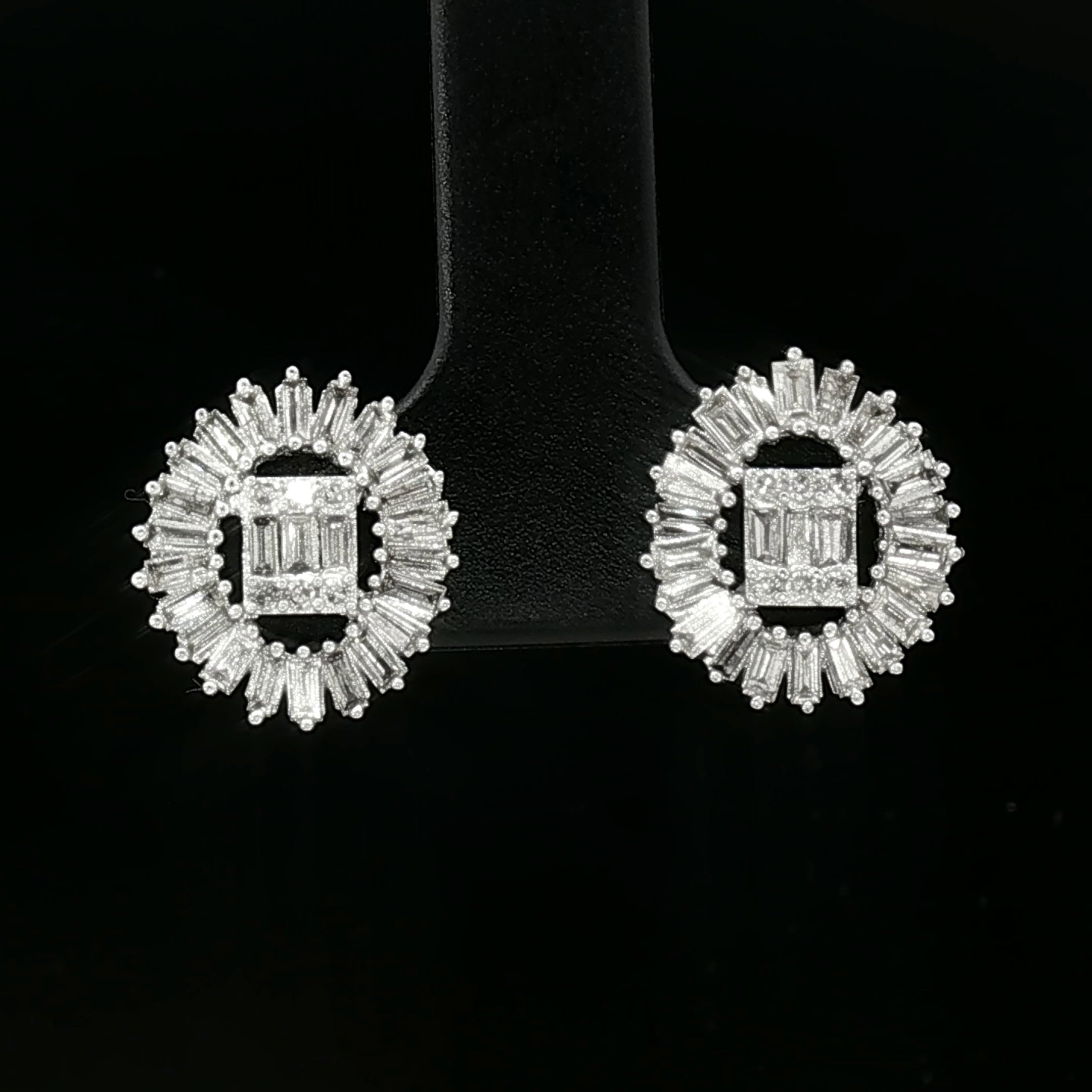 18k White Gold Diamond Stud Earrings – 1.00ct Natural Round & Baguette Brilliant-Cut Diamonds