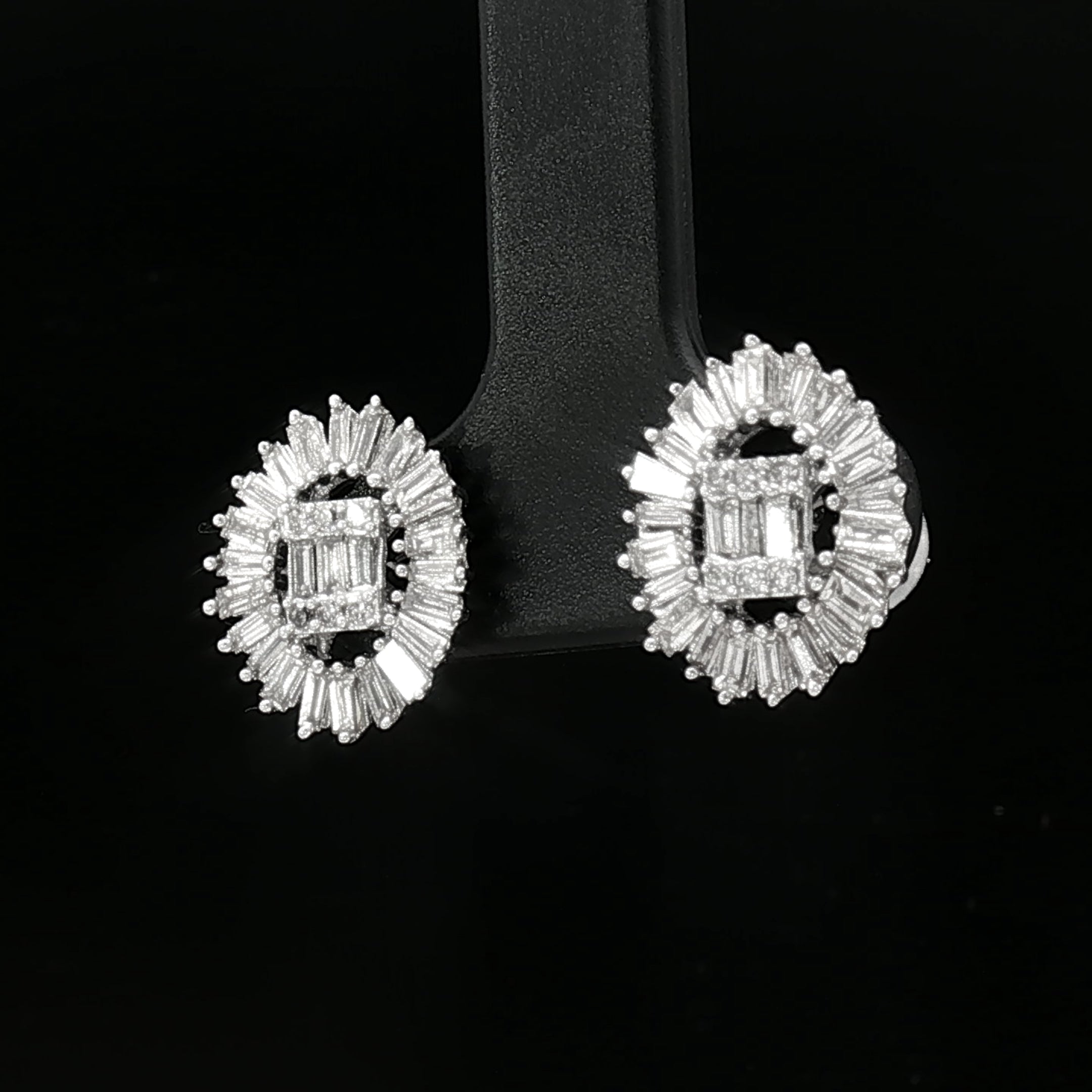 18k White Gold Diamond Stud Earrings – 1.00ct Natural Round & Baguette Brilliant-Cut Diamonds