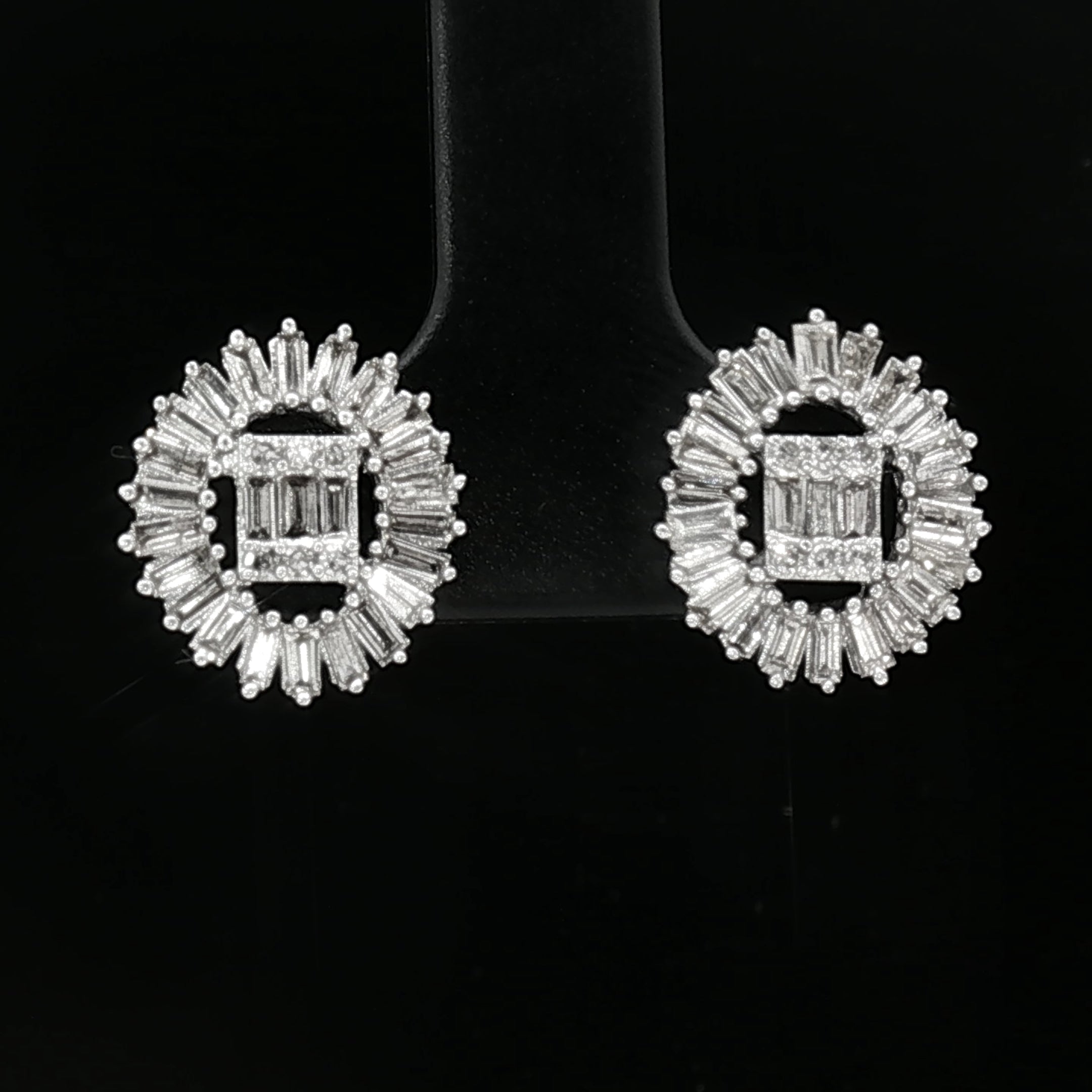 18k White Gold Diamond Stud Earrings – 1.00ct Natural Round & Baguette Brilliant-Cut Diamonds