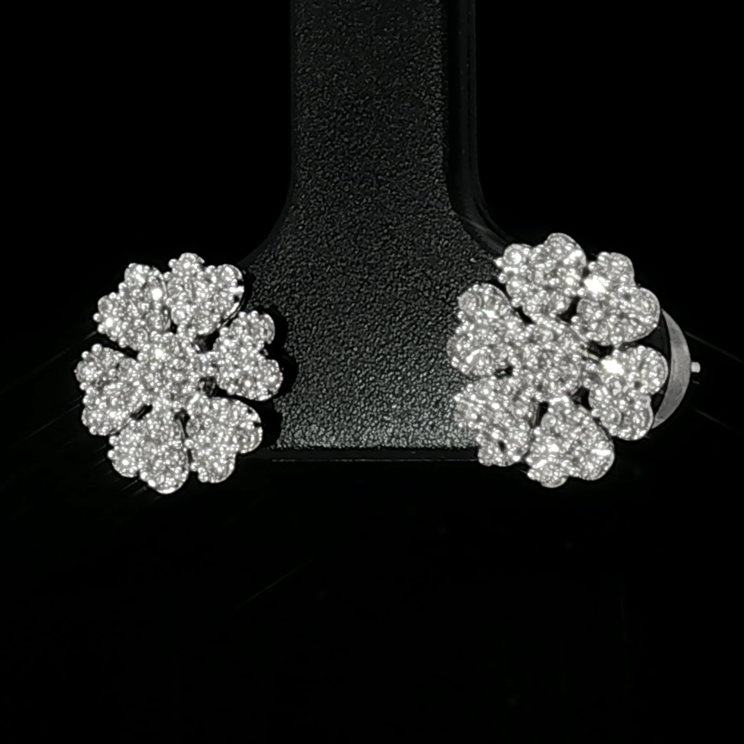 18k White Gold Floral Stud Earring with 0.50tcw Natural Diamond