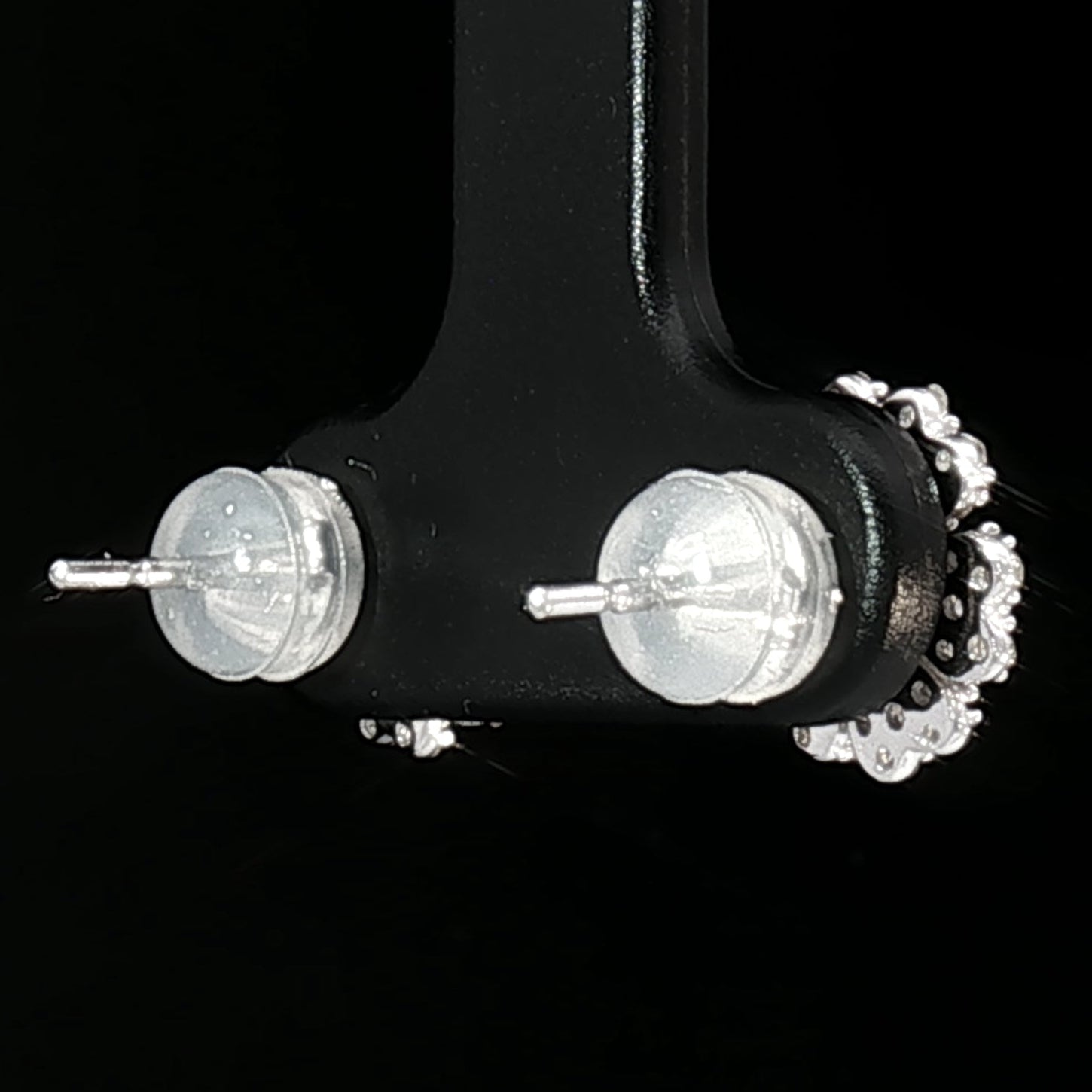 18k White Gold Floral Stud Earring with 0.50tcw Natural Diamond