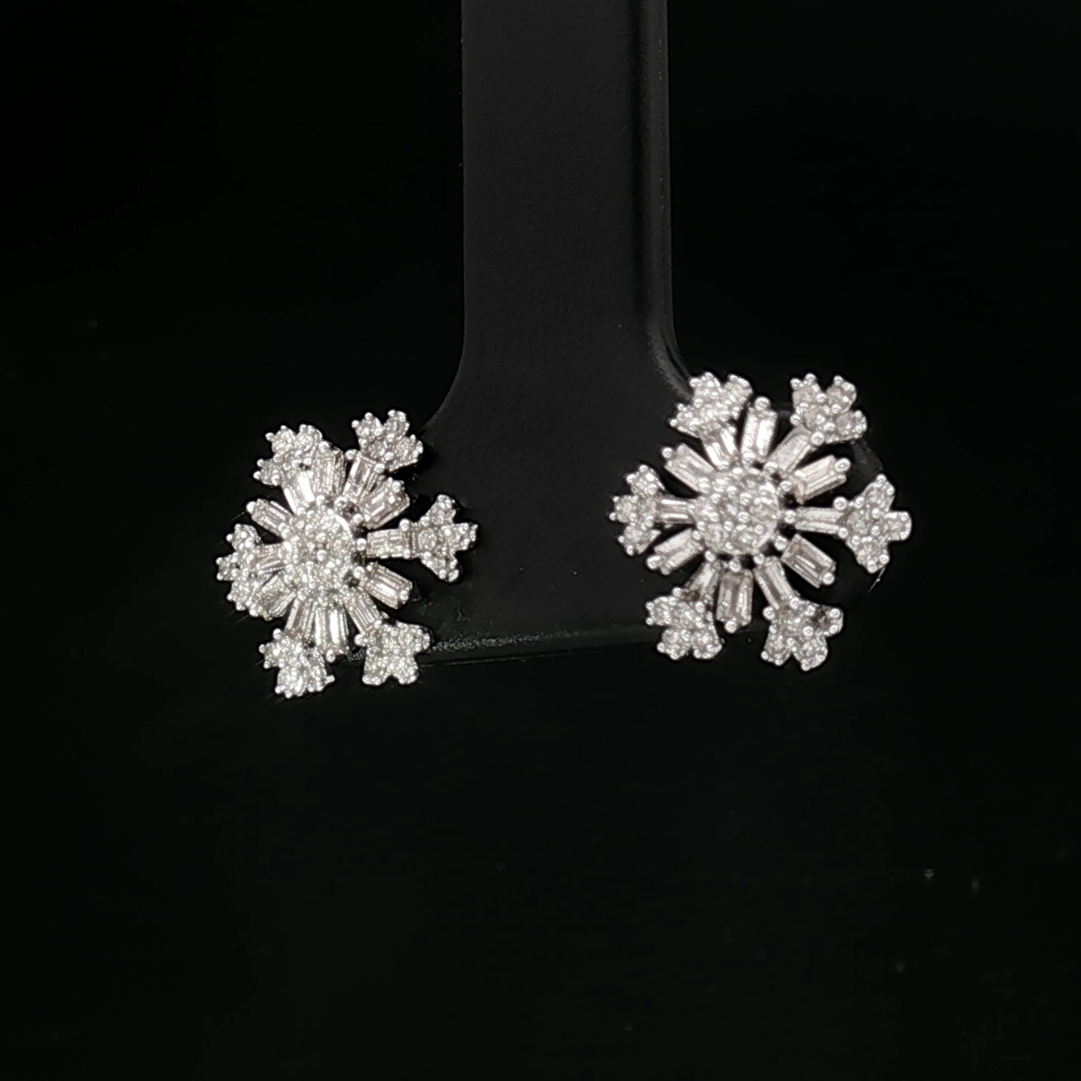 18k White Gold Snowflake Diamond Stud Earrings – 0.50ct Natural Round & Baguette Diamonds