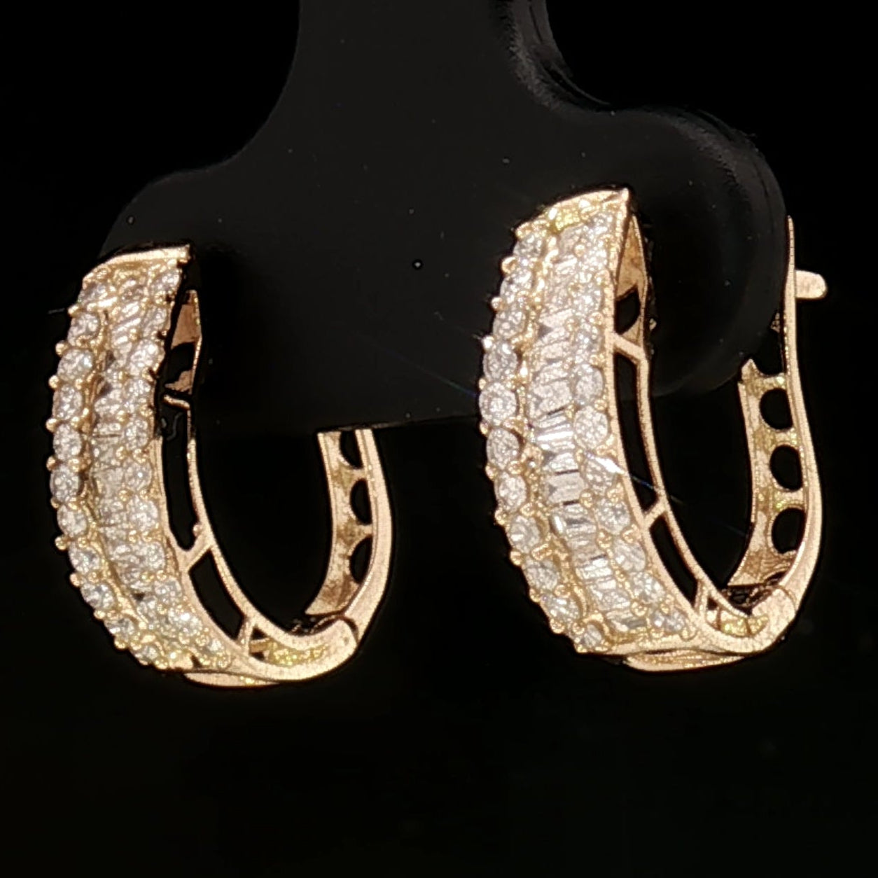 18k Yellow Gold Hoop Earrings with 0.50tcw Natural Diamonds