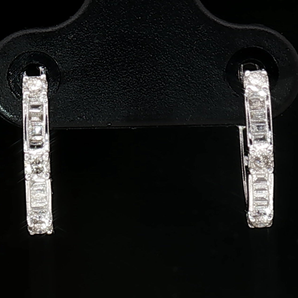 18k White Gold Hoop Earrings with  0.30tcw Natural Diamonds