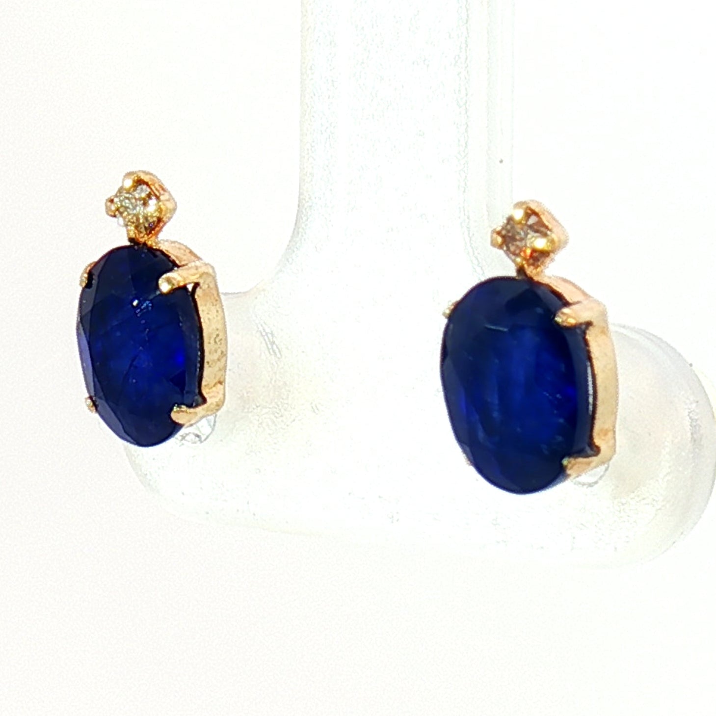 18k Yellow Gold Stud Earrings with Blue Sapphire and Diamond