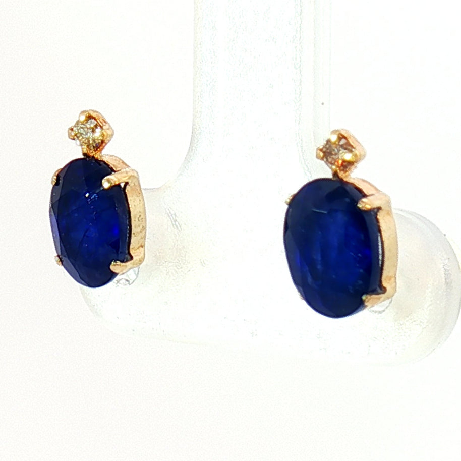 18k Yellow Gold Stud Earrings with Blue Sapphire and Diamond