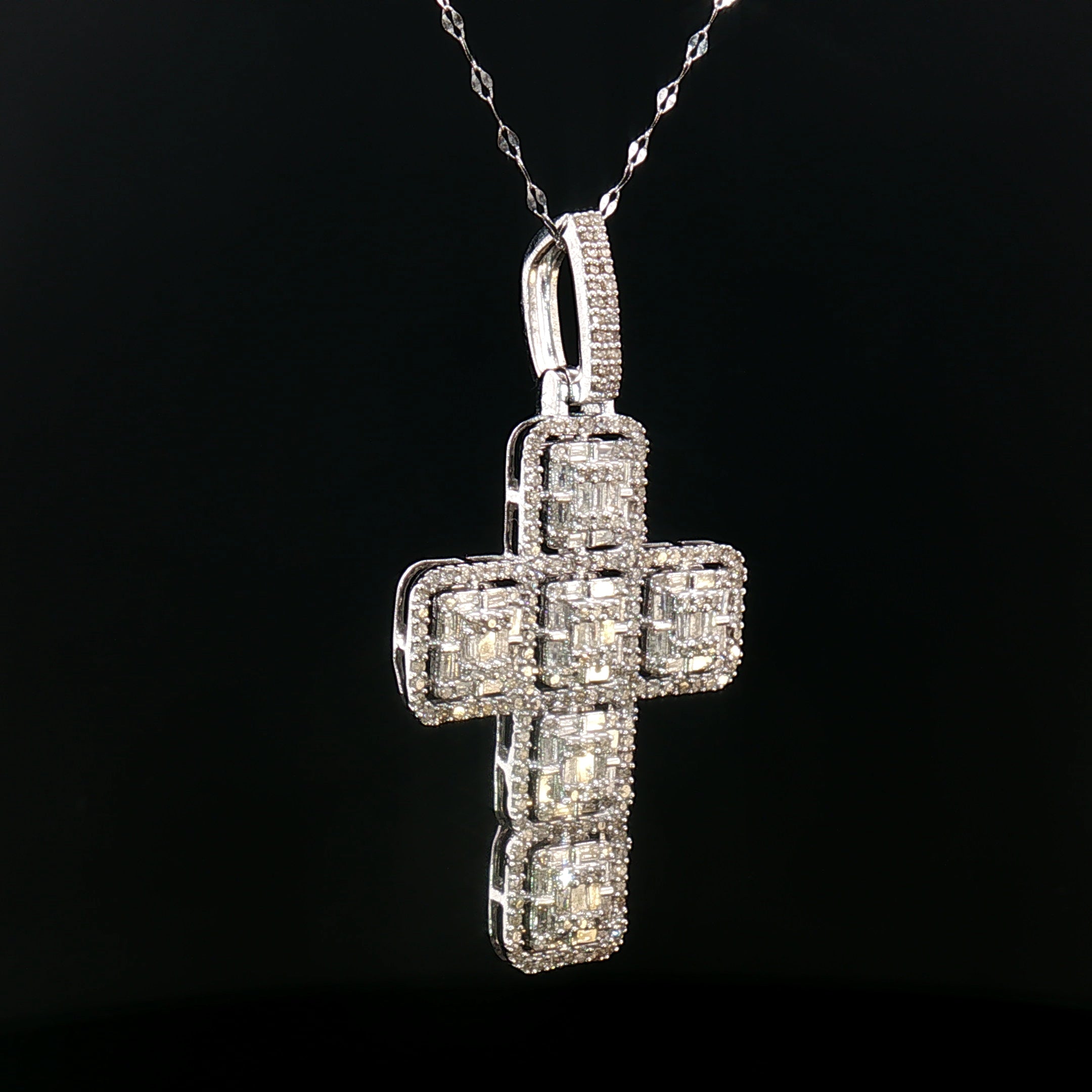 18k White Gold Diamond Cross Pendant – 1.30ct Natural Baguette & Round Brilliant Diamond Illusion Design