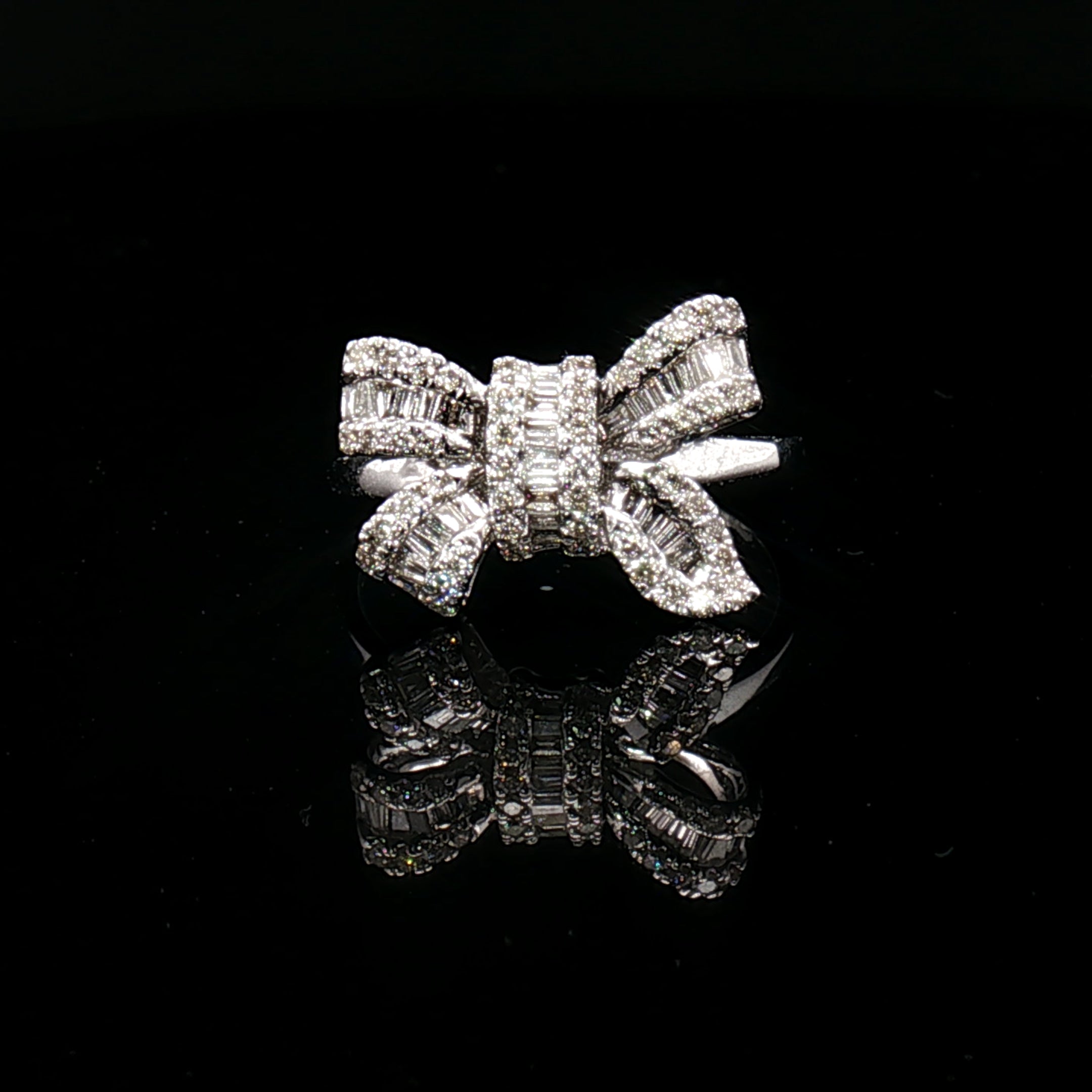 18k White Gold Bow Cocktail Ring – 0.50ct Natural Round & Baguette Diamond Design