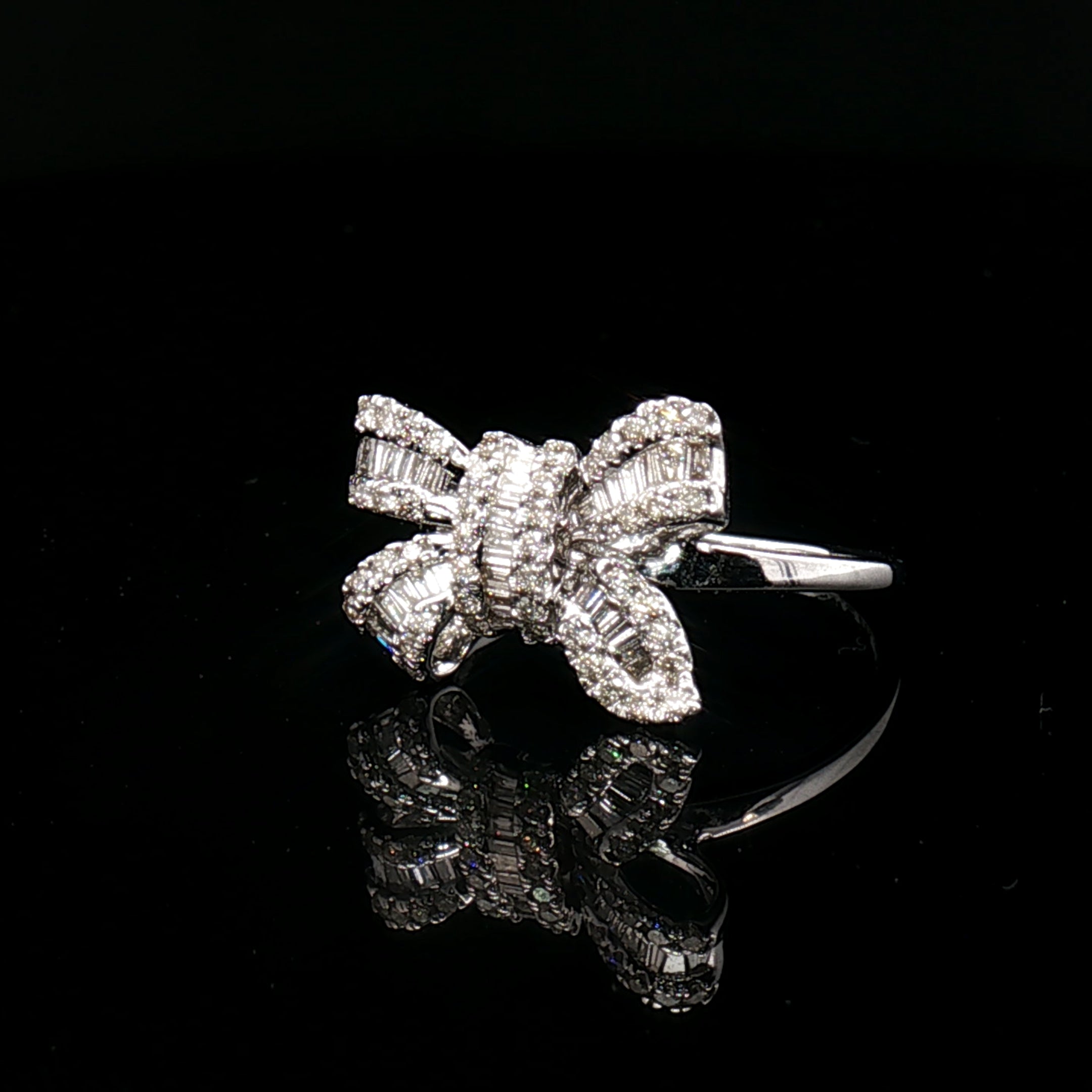 18k White Gold Bow Cocktail Ring – 0.50ct Natural Round & Baguette Diamond Design