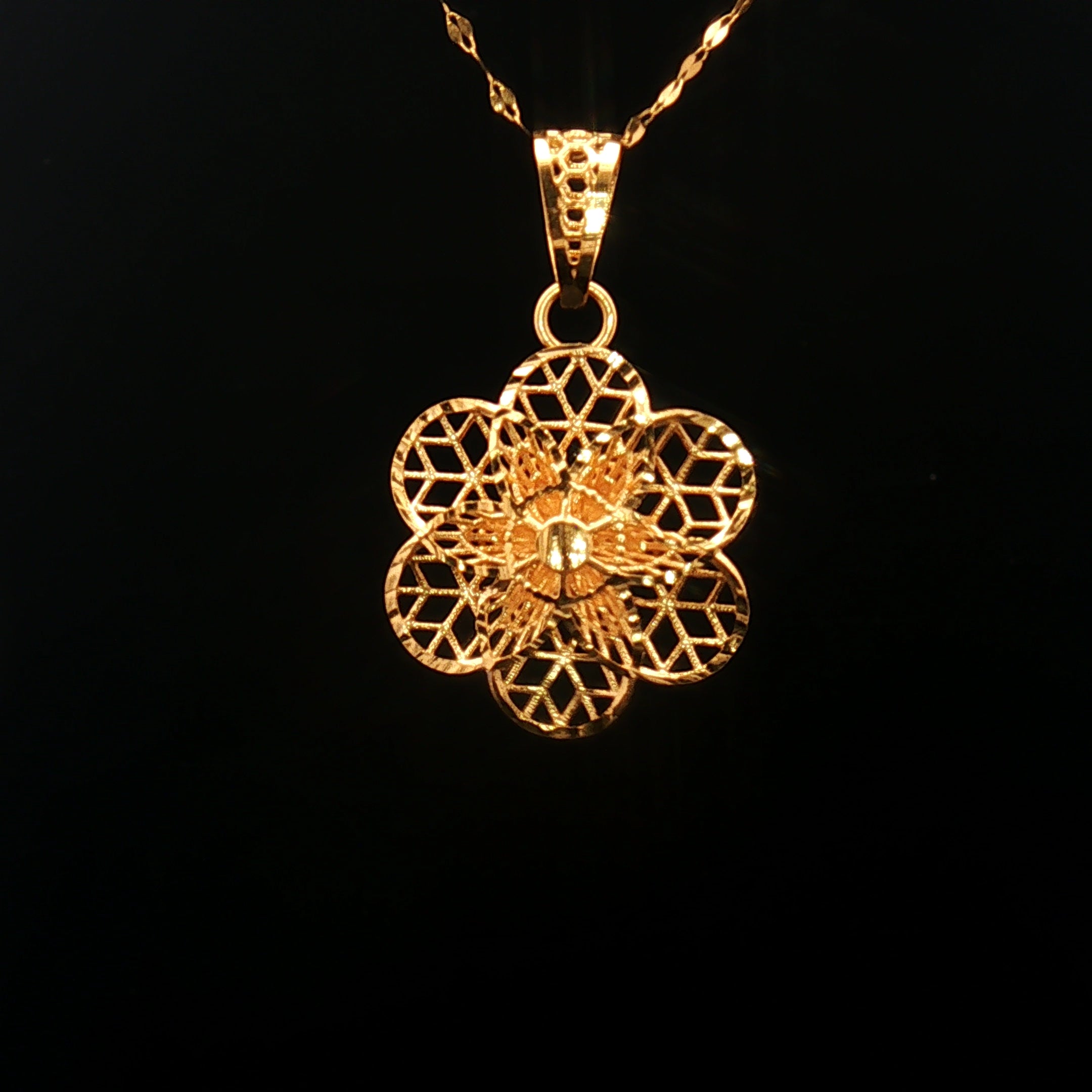 21k Yellow Gold Flower Pendant – Lightweight Openwork Floral Design