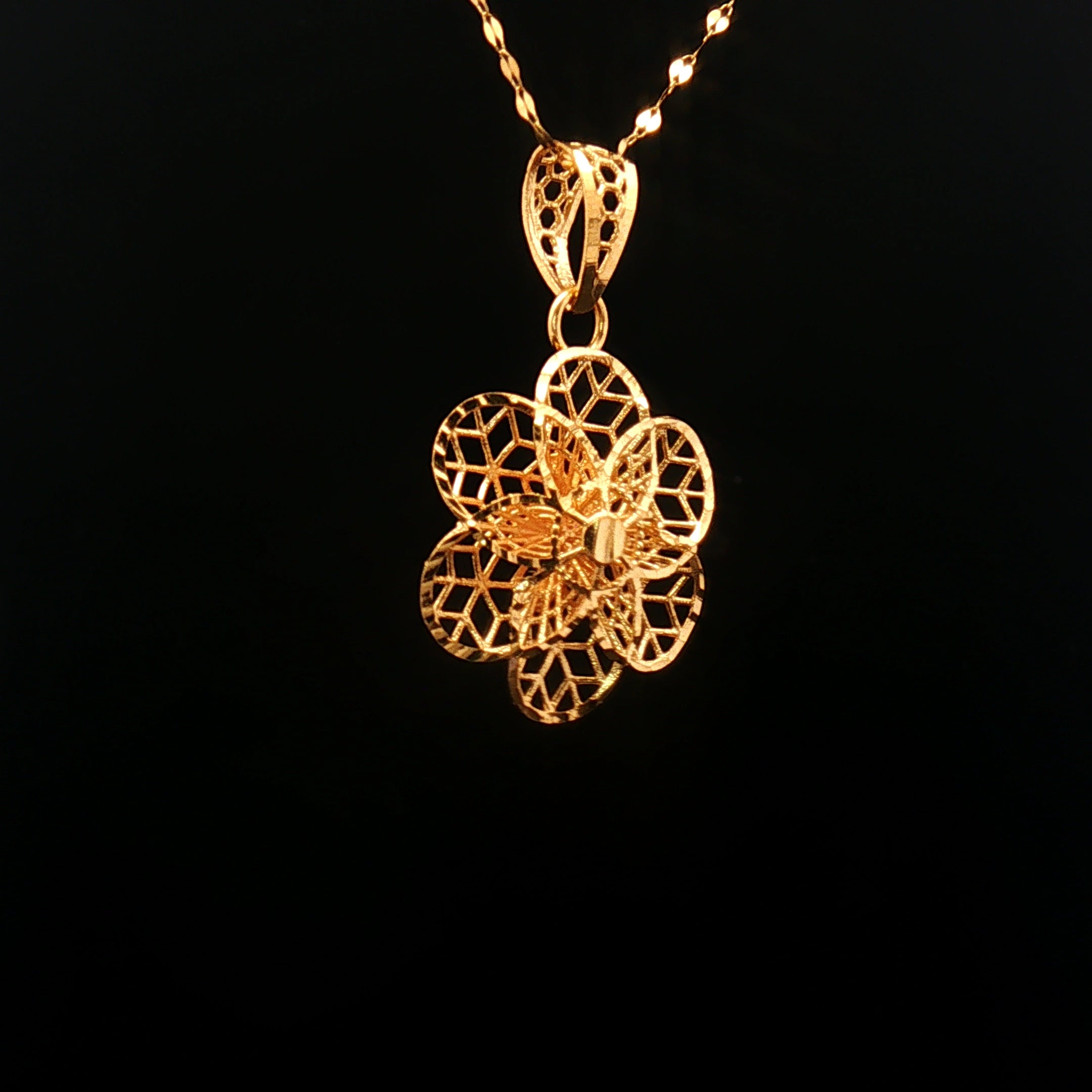 21k Yellow Gold Flower Pendant – Lightweight Openwork Floral Design