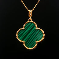 18k Yellow Gold Clover Pendant – 25mm Green Malachite with Beaded Trim