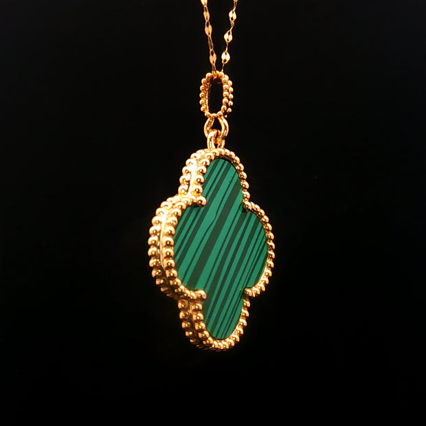18k Yellow Gold Clover Pendant – 25mm Green Malachite with Beaded Trim
