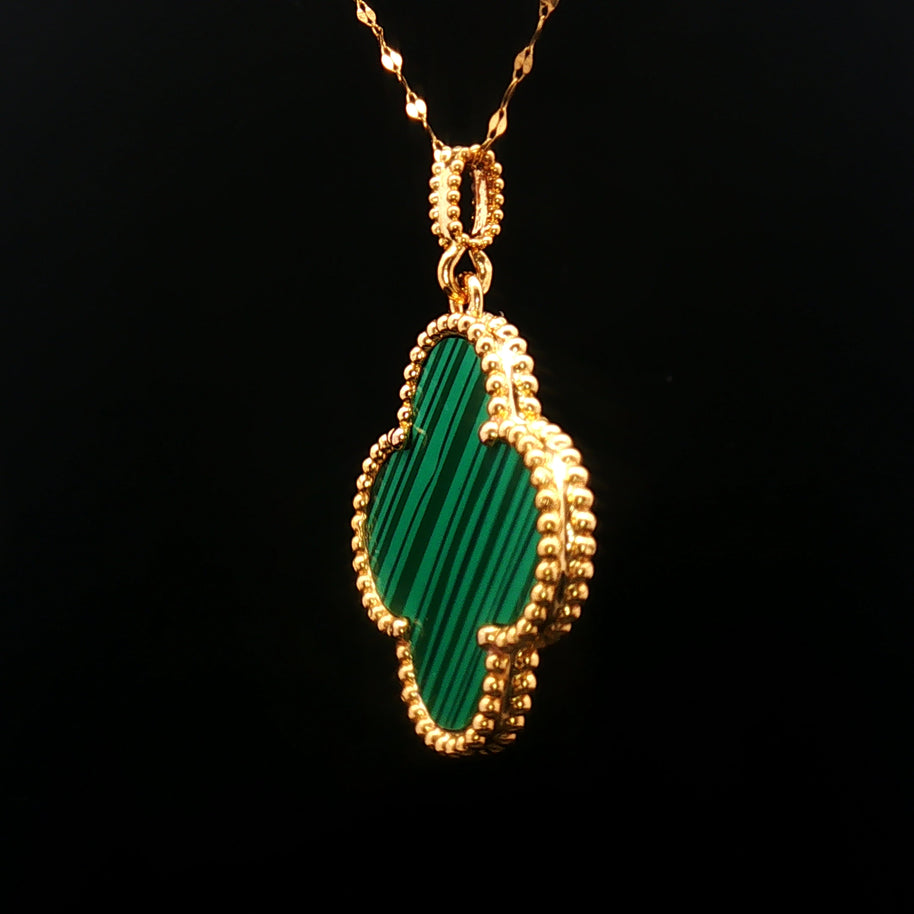 18k Yellow Gold Clover Pendant – 25mm Green Malachite with Beaded Trim