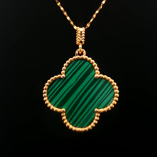 18k Yellow Gold Clover Pendant – 25mm Green Malachite with Beaded Trim