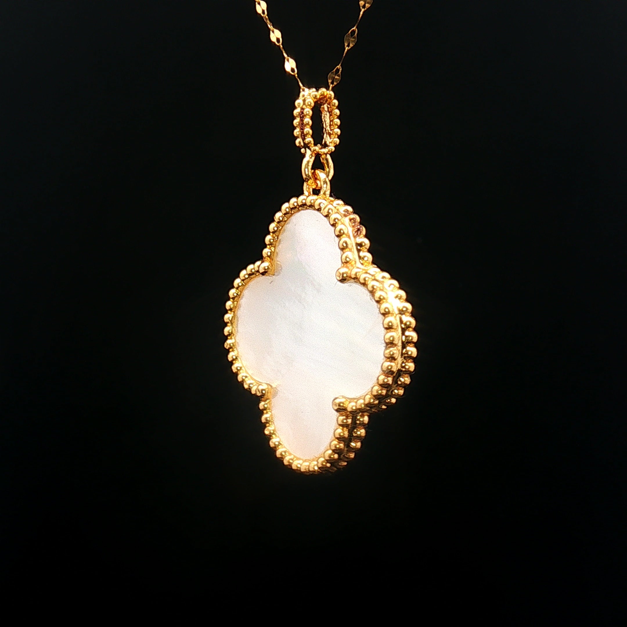 18k Yellow Gold Clover Pendant – 25mm Mother of Pearl with Elegant Beaded Frame