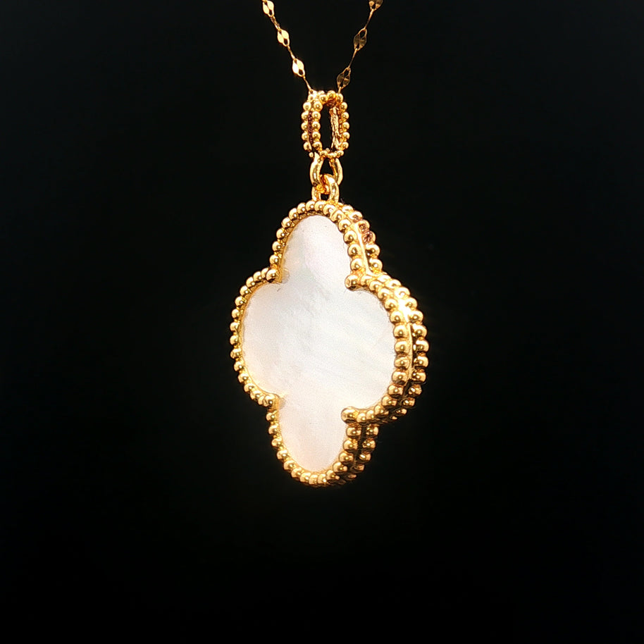 18k Yellow Gold Clover Pendant – 25mm Mother of Pearl with Elegant Beaded Frame