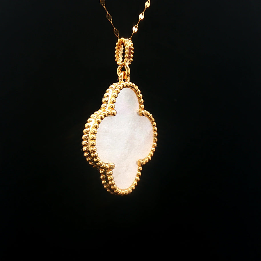 18k Yellow Gold Clover Pendant – 25mm Mother of Pearl with Elegant Beaded Frame