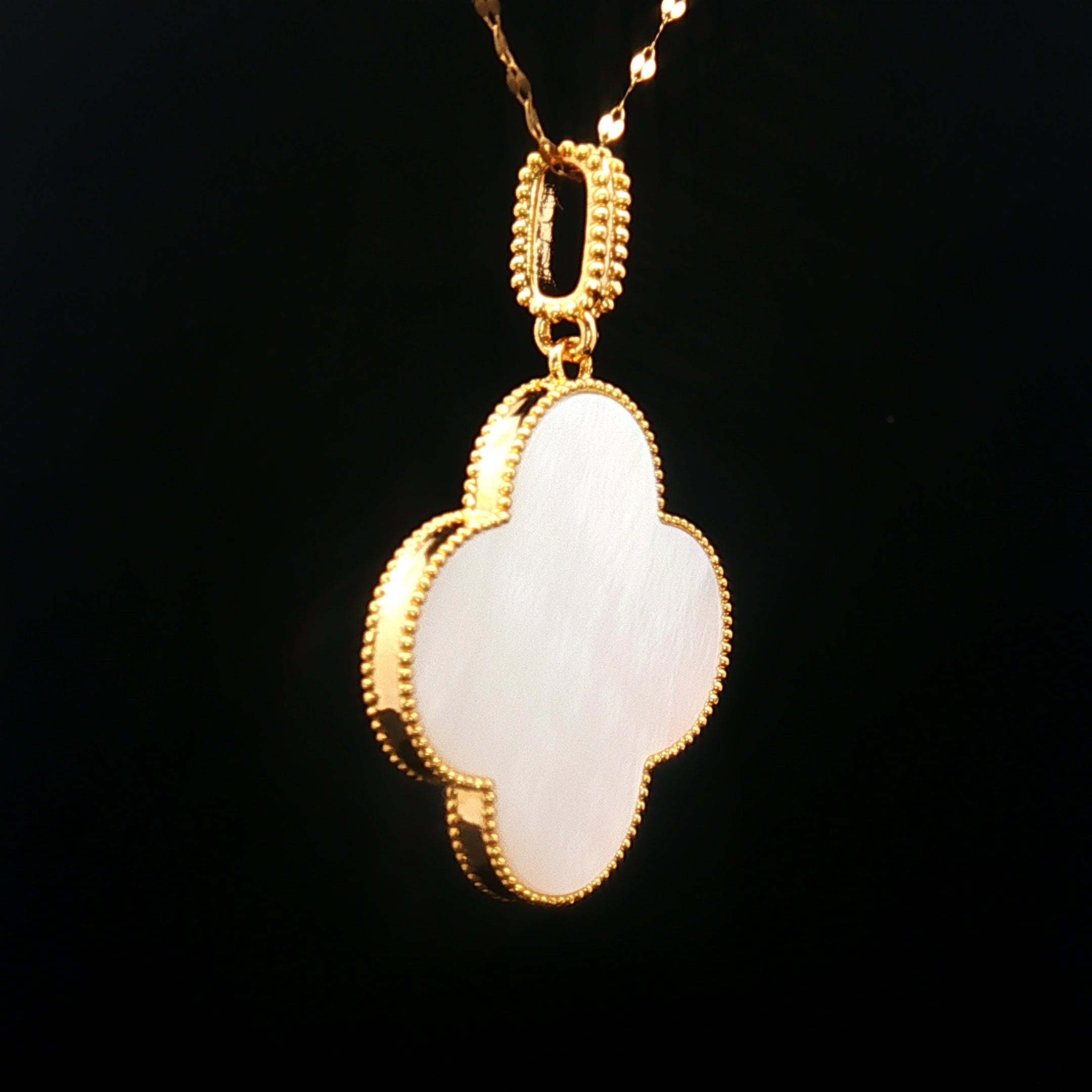 18k Yellow Gold Clover Pendant – 25mm Mother of Pearl Hollow Design