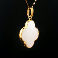 18k Yellow Gold Clover Pendant – 25mm Mother of Pearl Hollow Design
