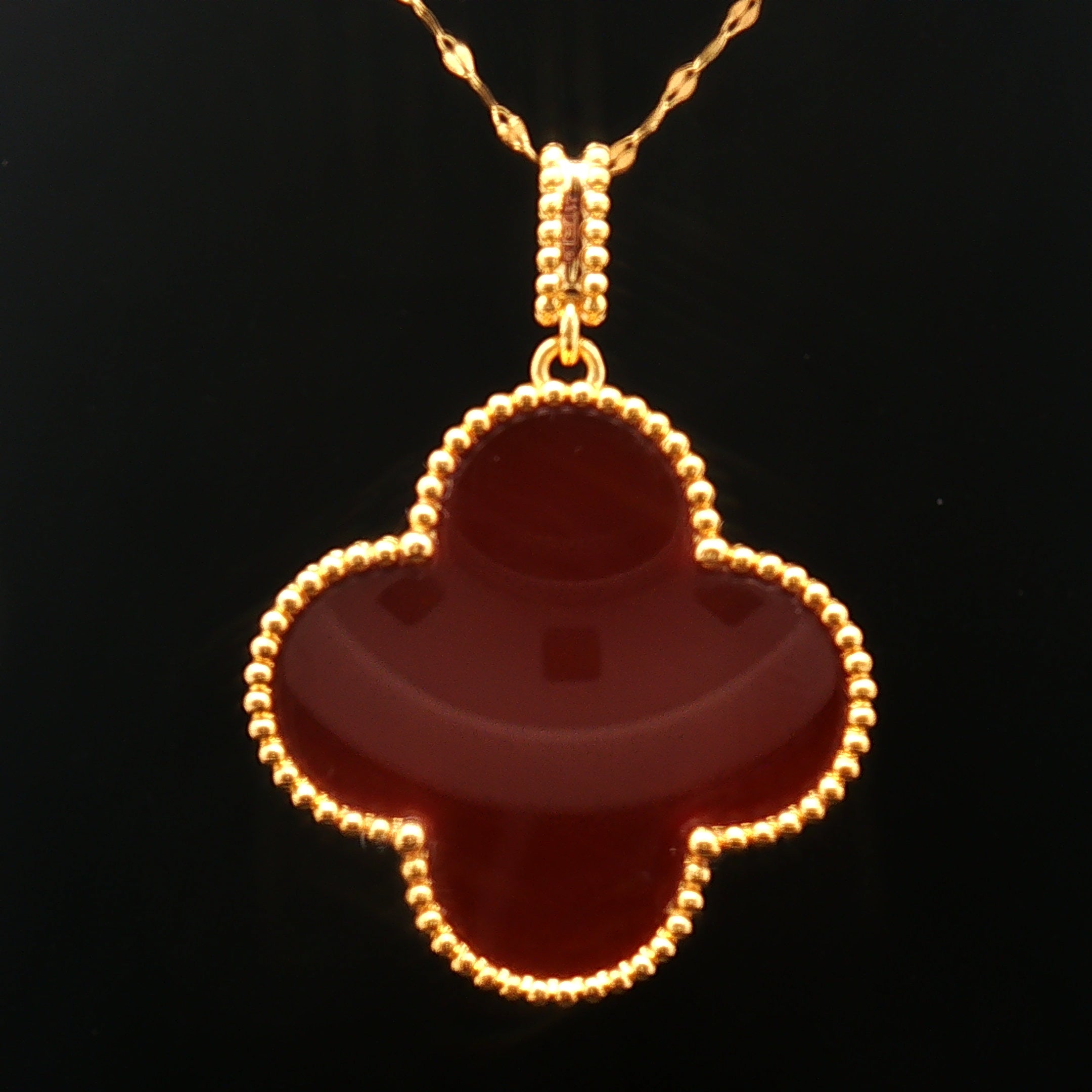 18k Yellow Gold Clover Pendant – 25mm Red Agate Hollow Design