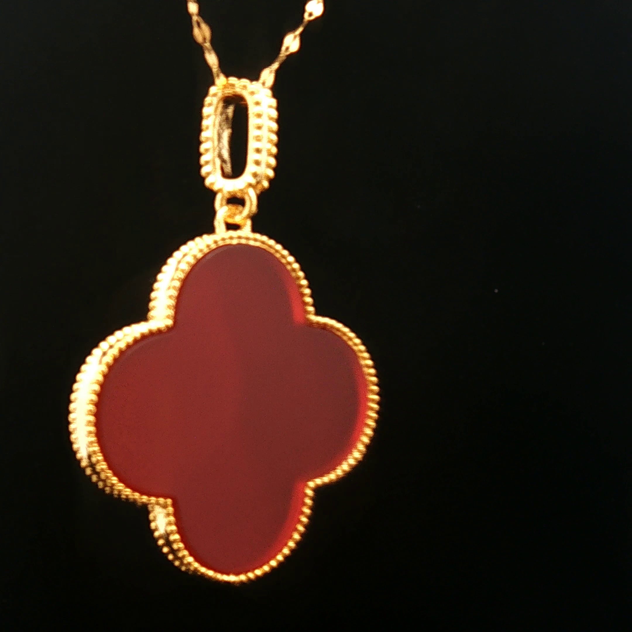 18k Yellow Gold Clover Pendant – 25mm Red Agate Hollow Charm (