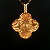 18k Yellow Gold Reversible Clover Pendant – 25mm Red Agate & Polished Gold Hollow Charm