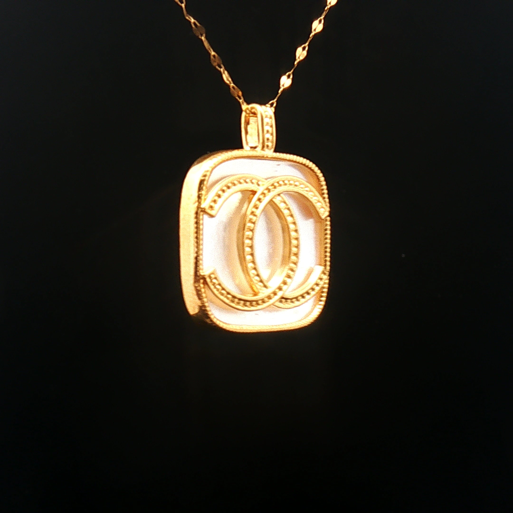 18k Yellow Gold Interlocking Motif Pendant – Square Mother of Pearl Hollow Charm