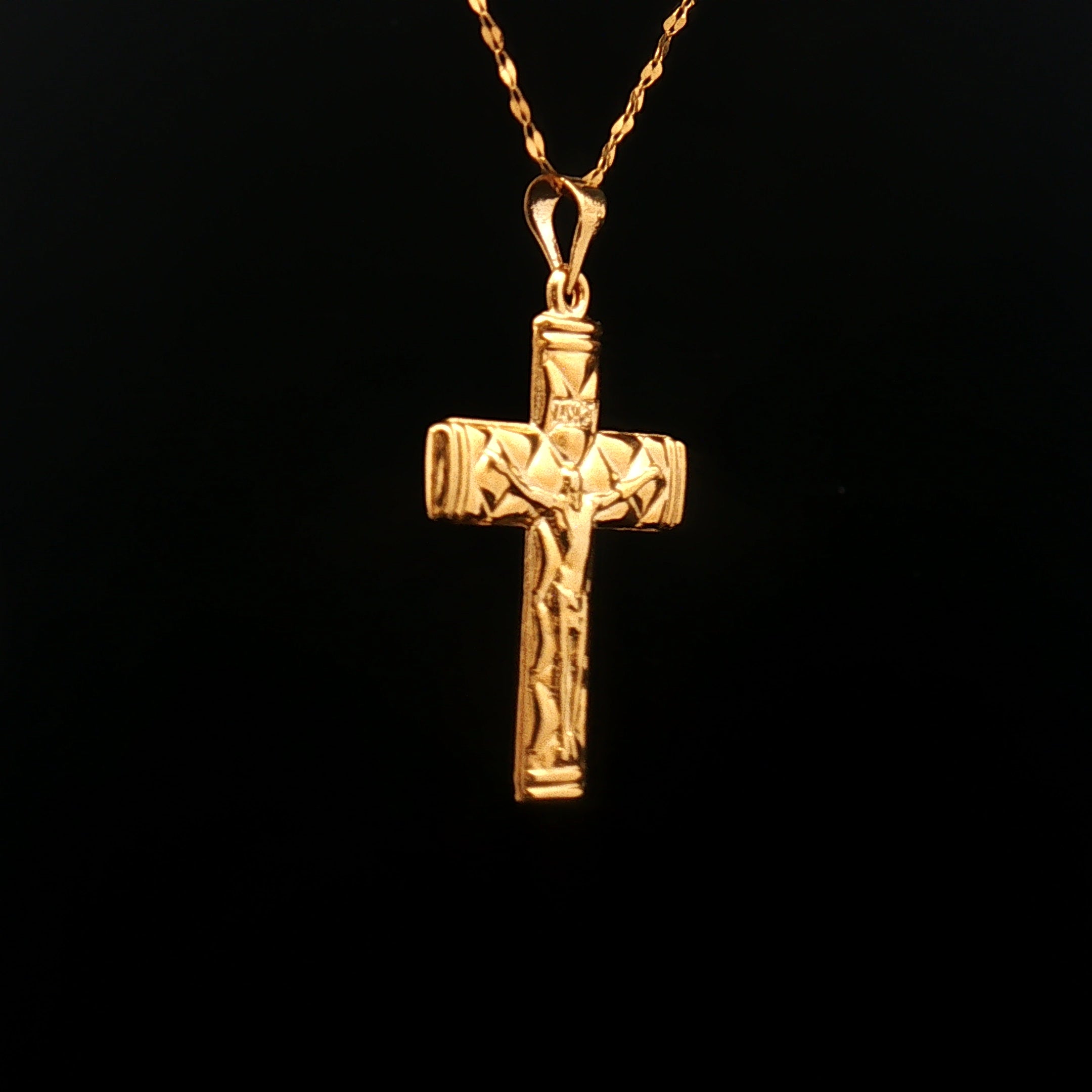 18k Yellow Gold Crucifix Pendant – Lightweight Hollow Detailed Cross