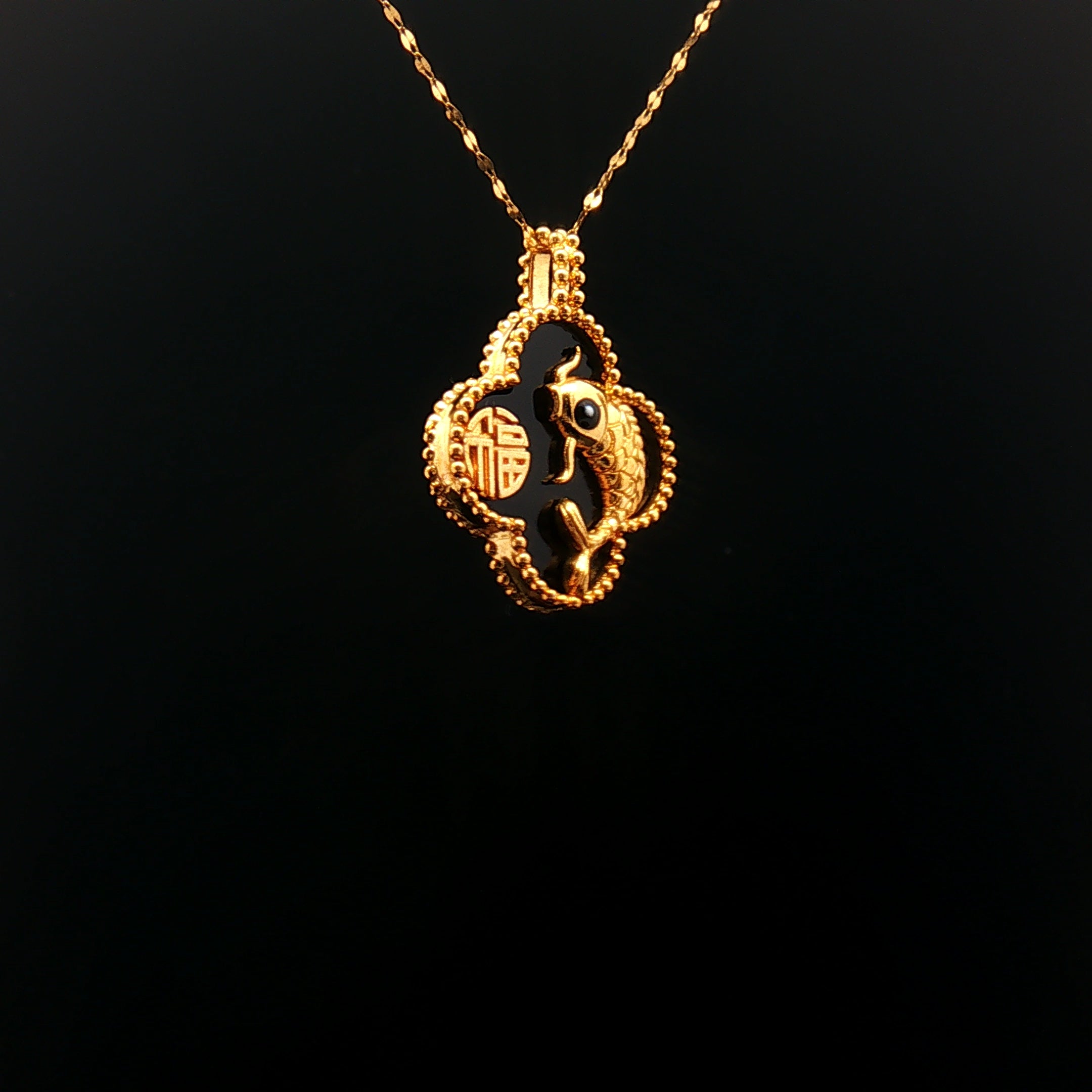 18k Yellow Gold Koi Fish Clover Pendant – 20mm Black Onyx Charm with Beaded Detailing