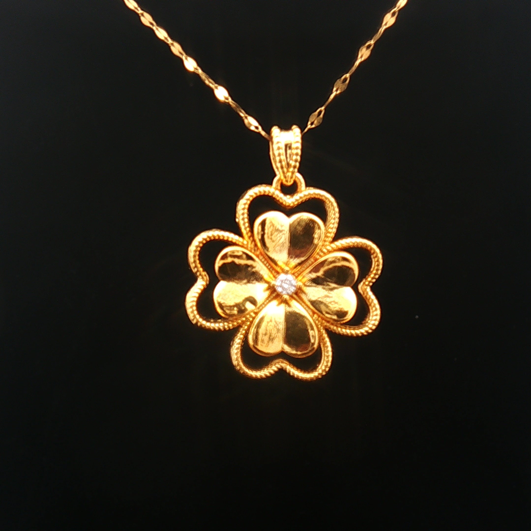 18k Yellow Gold Four-Leaf Clover Pendant – Lightweight Hollow Lucky Charm