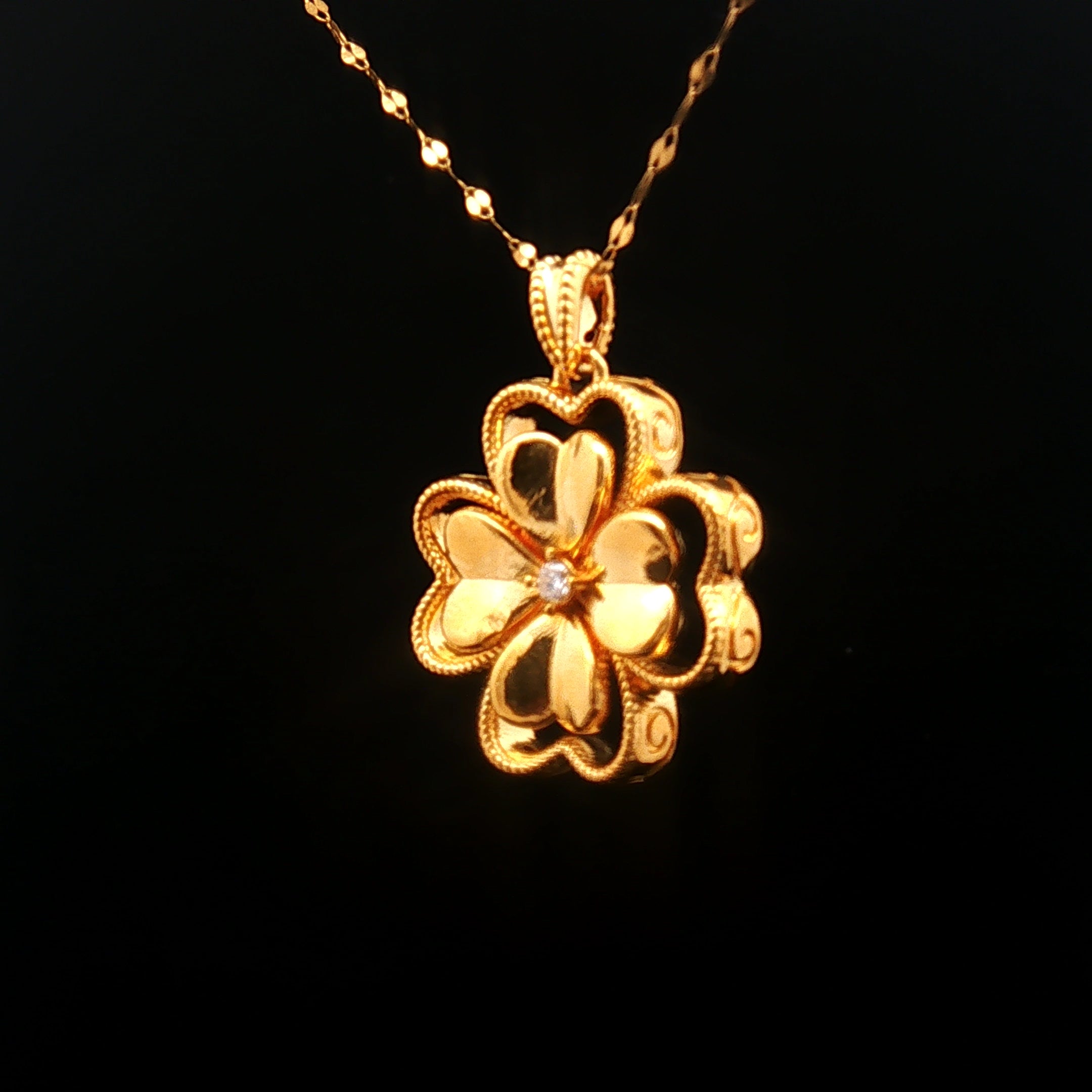 18k Yellow Gold Four-Leaf Clover Pendant – Lightweight Hollow Lucky Charm